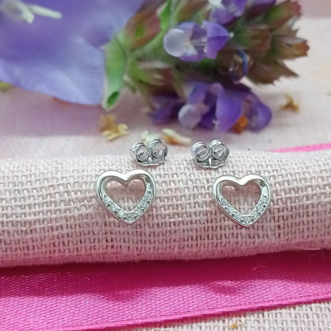 HEART design earrings.